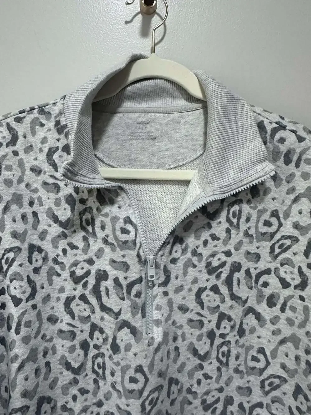 Aerie Leopard Print Quarter-Zip Sweatshirt Size Small - Picture 3 of 5